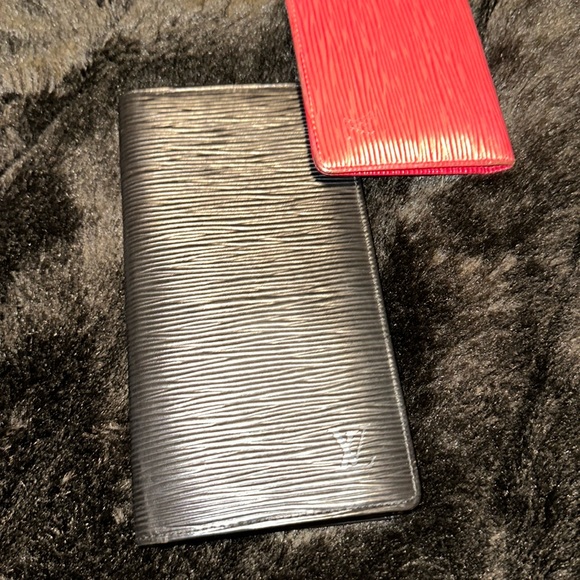 Louis Vuitton - Picture 5 of 10